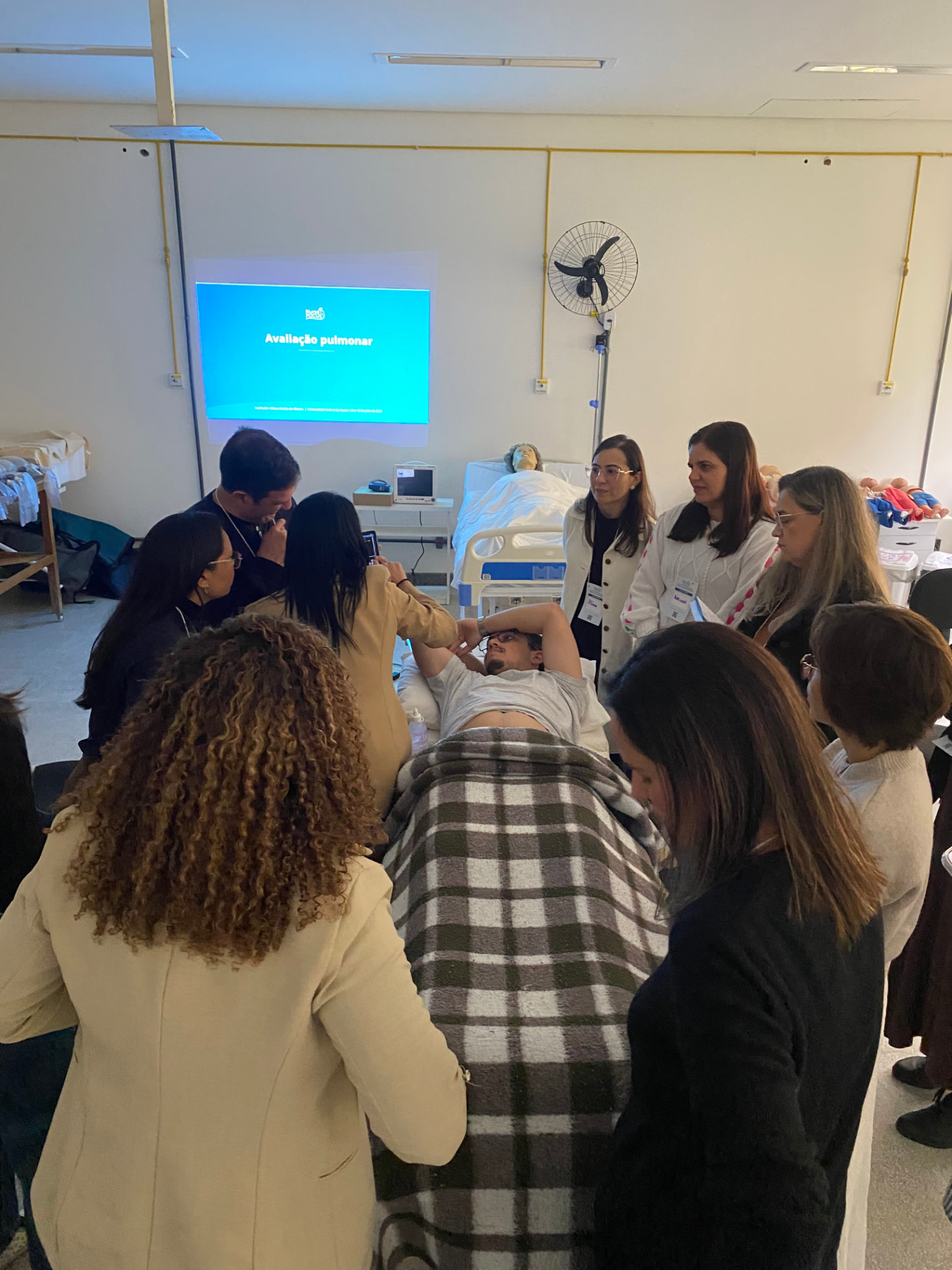 Demonstração prática de avaliação pulmonar com ultrassom